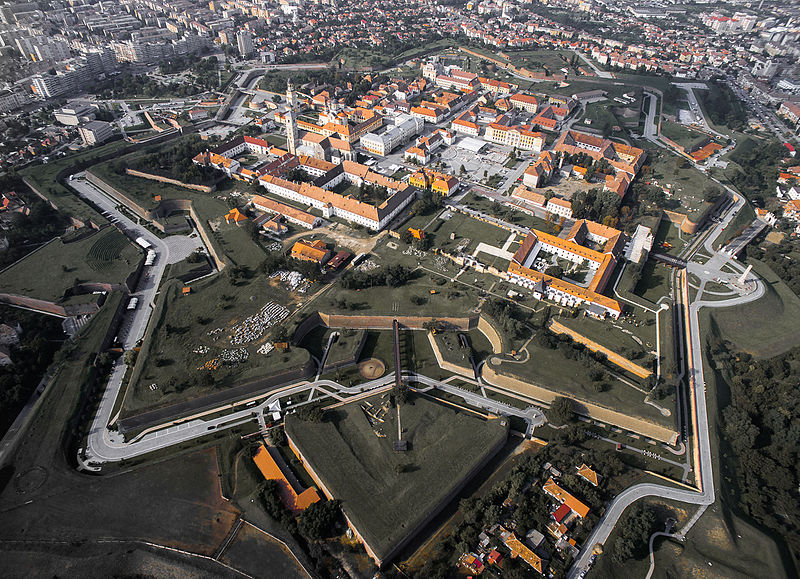 La cittadella di Alba Iulia in Romania, al cui restauro l'UE ha contribuito con 36 milioni di euro (foto: Kiki Vasilescu/Wikimedia Commons – CC BY-SA 4.0)