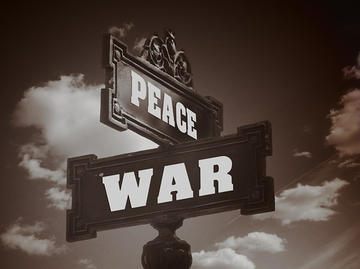 Pace e guerra, foto di Geralt - Pixabay.jpg Pace e guerra, foto di Geralt - Pixabay.jpg