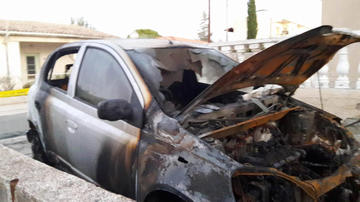 Dina Kleanthous' car ablaze - Reporter online.jpg