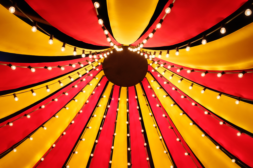 Tendone del circo © penphoto/Shutterstock