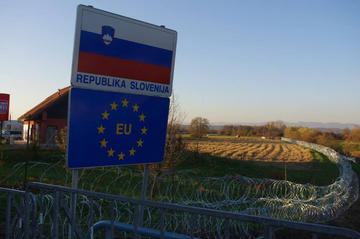 Filo spinato al confine tra Slovenia e Croazia, foto © Stefano Lusa.jpg