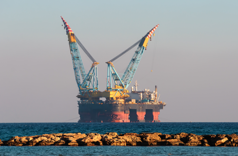 Cipro, piattaforma offshore per trivellazioni petrolifere e di gas (© Andriy Markov/Shutterstock)