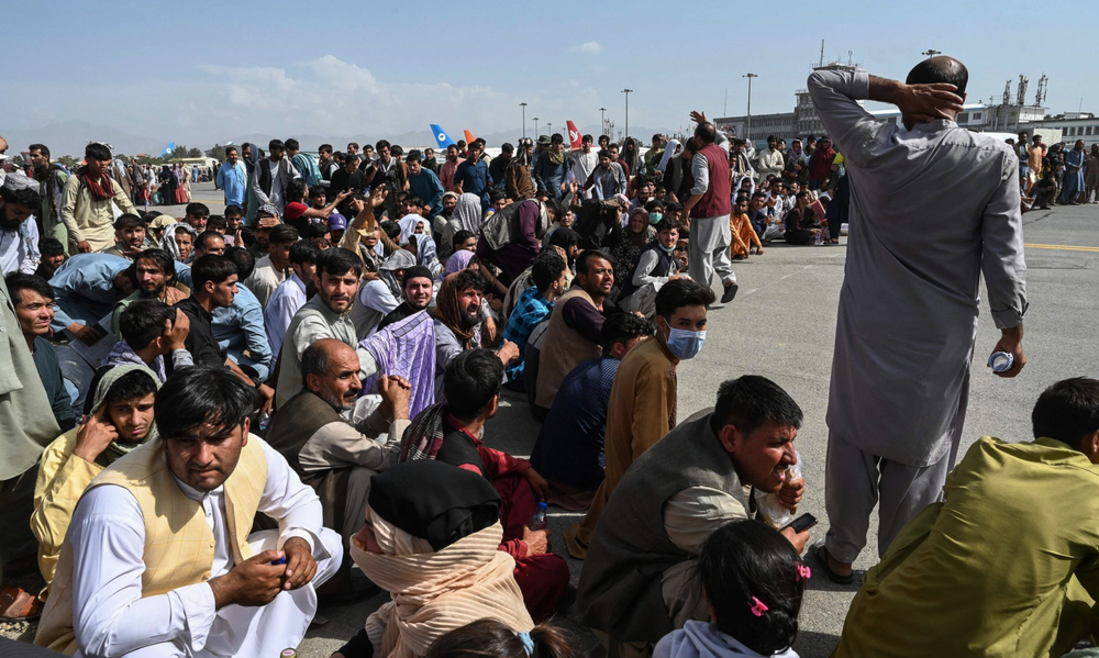 Persone in attesa a Kabul 18 agosto 2021 © john smith 2021/Shutterstock