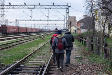 Migranti lungo la Rotta balcanica nel 2017 (© Edward Crawford/Shutterstock)