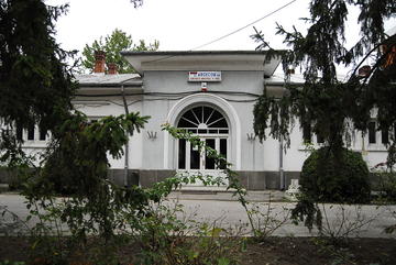 L'entrata dell'ex carcere di Piteşti - Di Alin Muresan - Centrul de Studii in Istorie Contemporana (Contemporary History Study Center - Romania), CC BY-SA 3.0