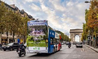 La foto rappresenta la campagna di sensibilizzazione dei turisti a Parigi (fonte ministero dell'Economia e del Turismo) 