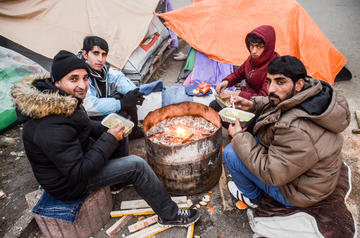 Migranti lungo la rotta balcanica (@ Ajdin Kamber/Shutterstock)