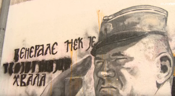 Il murales raffigurante Ratko Mladić a Belgrado - Youtube screenshot