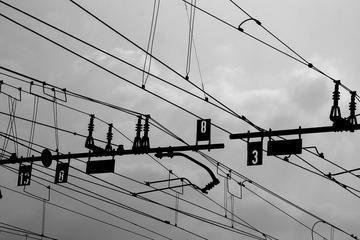 Treno e alta tensione, foto Nicola Romagna - Flickr.jpg