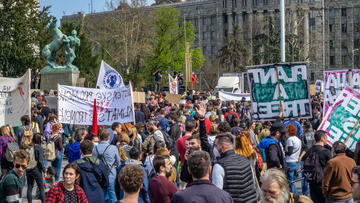Tokom protesta u Beogradu 10. aprila  - foto © Stefan Milivojevic/Shutterstock