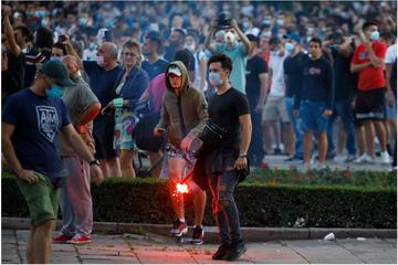 Proteste a Belgrado -  Sasa Dzambic Photography/Shutterstock