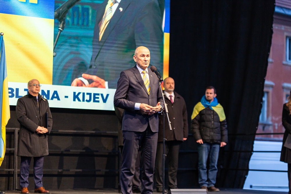 Il primo ministro sloveno Janez Janša interviene lo scorso 2 maggio ad una manifestazione in Slovenia contro l'aggressione russa all'Ucraina - © 24K-Production/Shutterstock