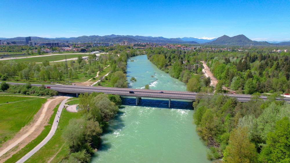 Veduta aerea del fiume Sava nei pressi di Lubiana - Flystock/Shutterstock