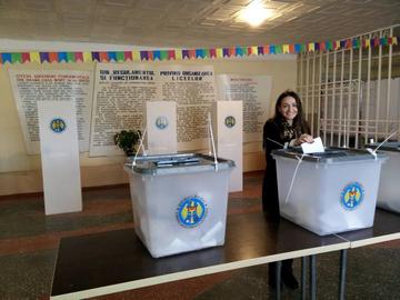 Voto al seggio di Chișinău  (foto P. Bergamaschi)