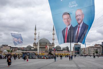 Istanbul, manifesti elettorali per le presidenziali © tolga ildun/Shutterstock