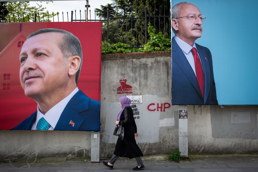 Manifesti elettorali dei due principali contendenti la presidenza turca © tolga ildun/Shutterstock