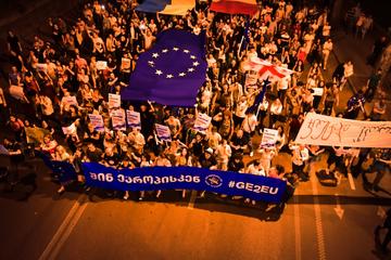 Tbilisi, Georgia -  2022 - Manifestazioni di piazza a favore dell'UE © EvaL Miko/Shutterstock