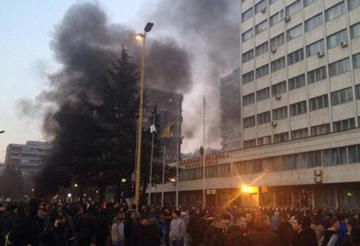 Tuzla, 6 febbraio 2014.jpg Tuzla, 6 febbraio 2014.jpg