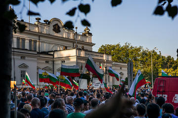 Sofia, proteste davanti al parlamento 