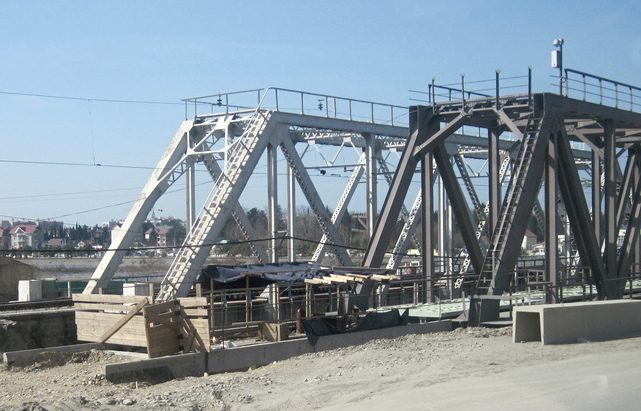 Lavori in corso sulla tratta ferroviaria Sochi-Sukhumi, febbraio 2010 (foto G. Comai)