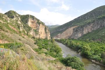 fiume Oronte tra i monti dell'Hatay
