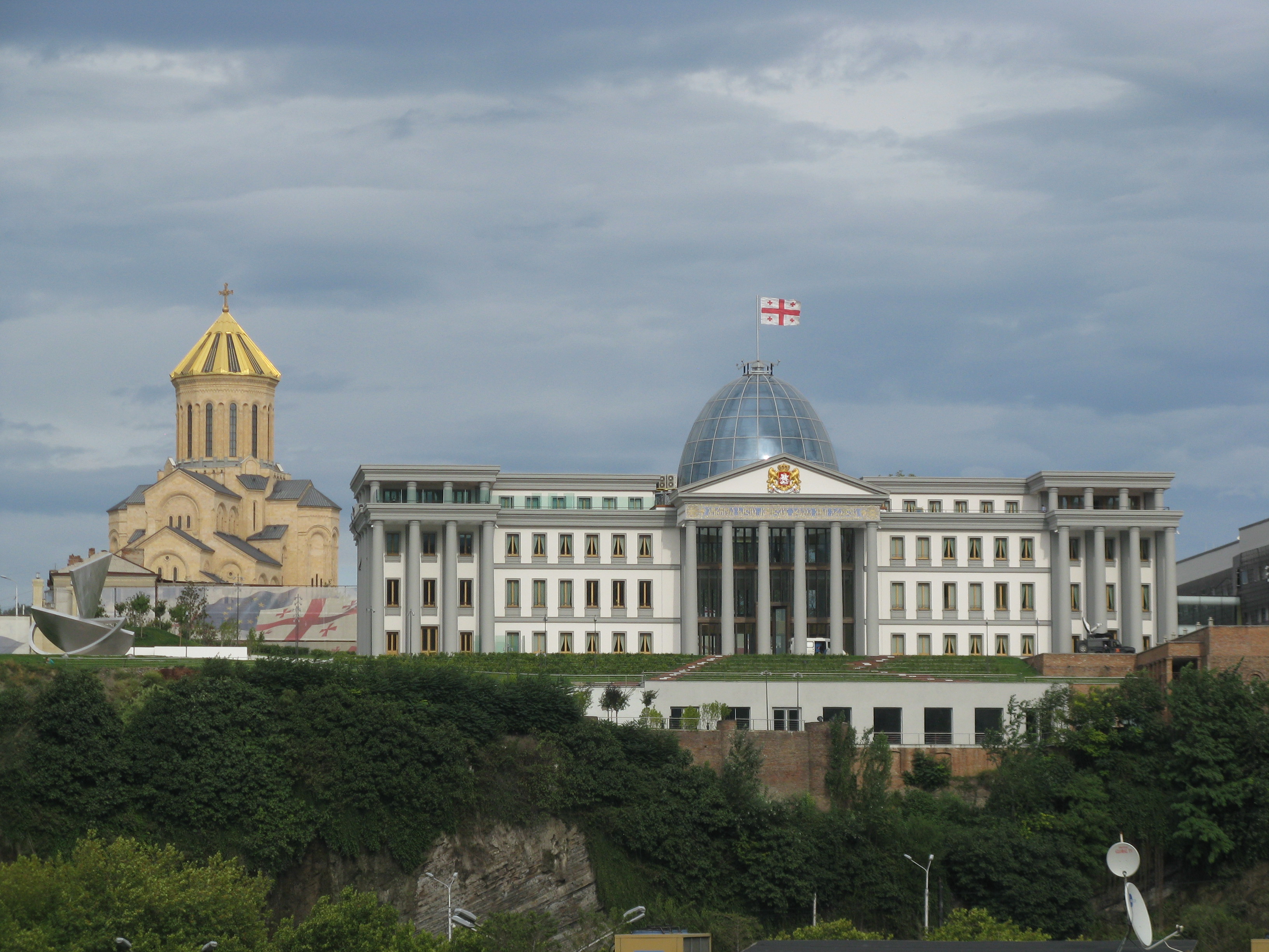 Tbilisi, il palazzo presidenziale (Foto Blackwych, Google)