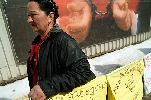Manifestazione delle donne di Srebrenica a Tuzla (Foto Gughi Fassino)