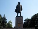 Il monumento a Lenin domina un parco situato vicino alla sede del governo locale
