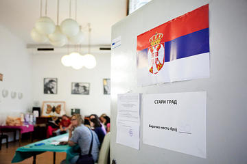 Durante le scorse elezioni in Serbia (foto di S. Longhi)
