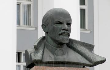 Busto di Lenin a Tiraspol (foto di Eliseo Bertolasi)