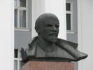 Busto di Lenin davati al Palazzo dei Soviet a Tiraspol