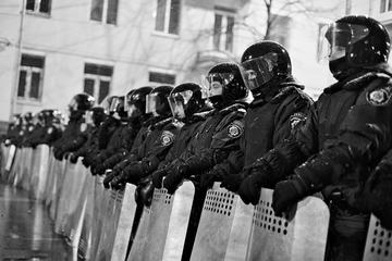 Kiev, police blocking the way, foto di Ivan Bandura - Flickr.com.jpg