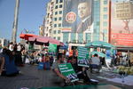 Manifestazione di studenti contro la disoccupazione e la precarietà in piazza Taksim