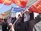 I lavoratori Tekel con lo striscione che recita "vogliamo indietro il nostro posto di lavoro" 