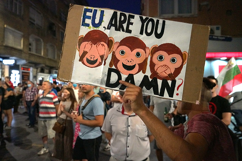 Protesters outside the EU headquarters in Sofia (photo F. Martino)