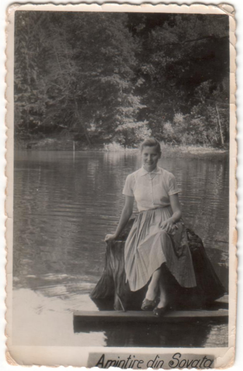 Erzsébet Nagy da giovane lungo il Lago dell'Orso, Sovata - foto, archivio Sielke Kelner