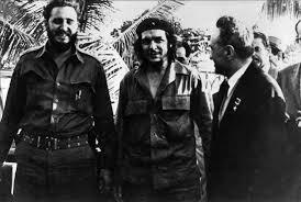 Mikoyan con i leader cubani (Wikipedia)