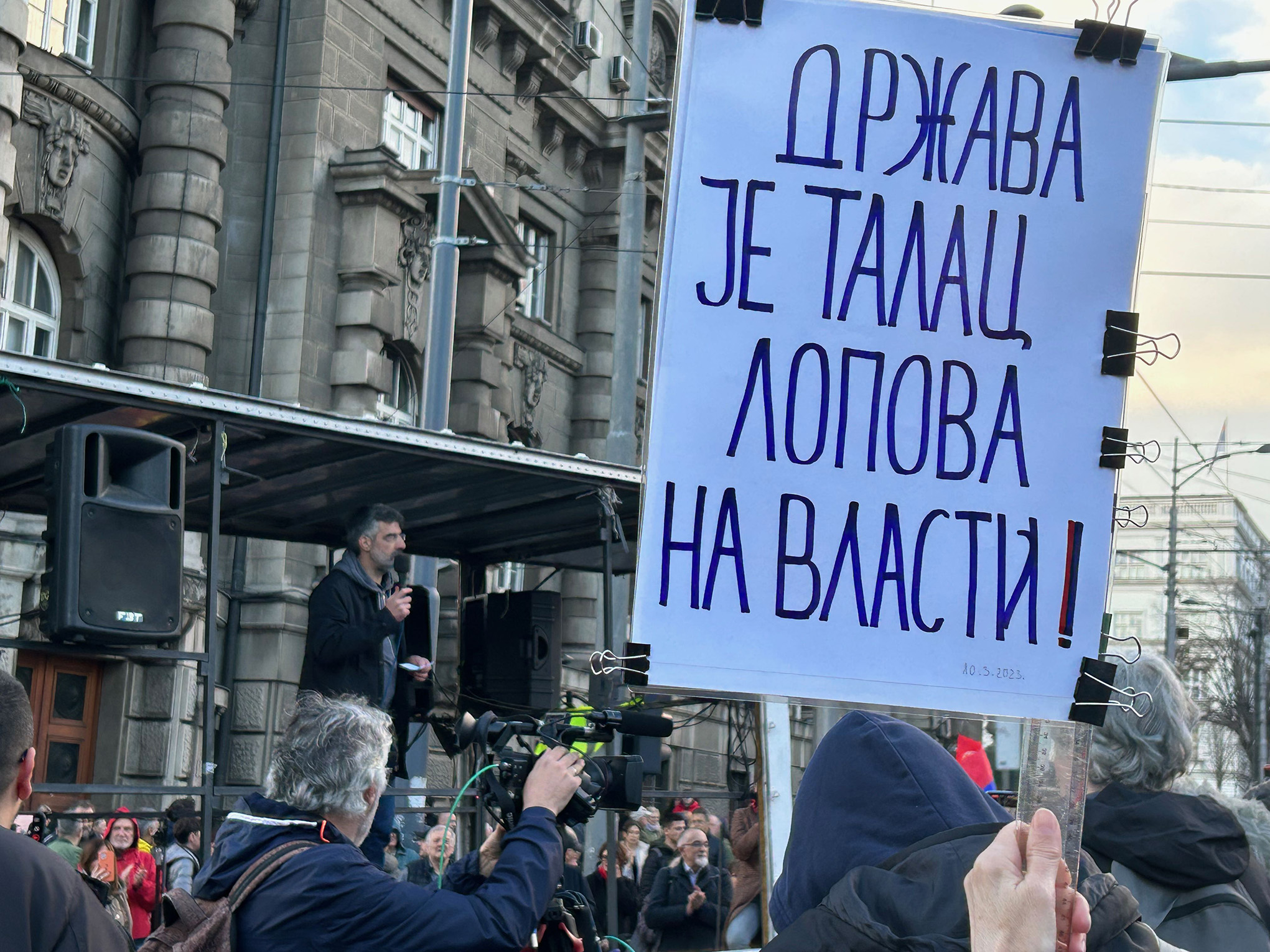 "Lo stato è ostaggio dei ladri al potere!", Belgrado, marzo 2023 (foto M. Moratti)