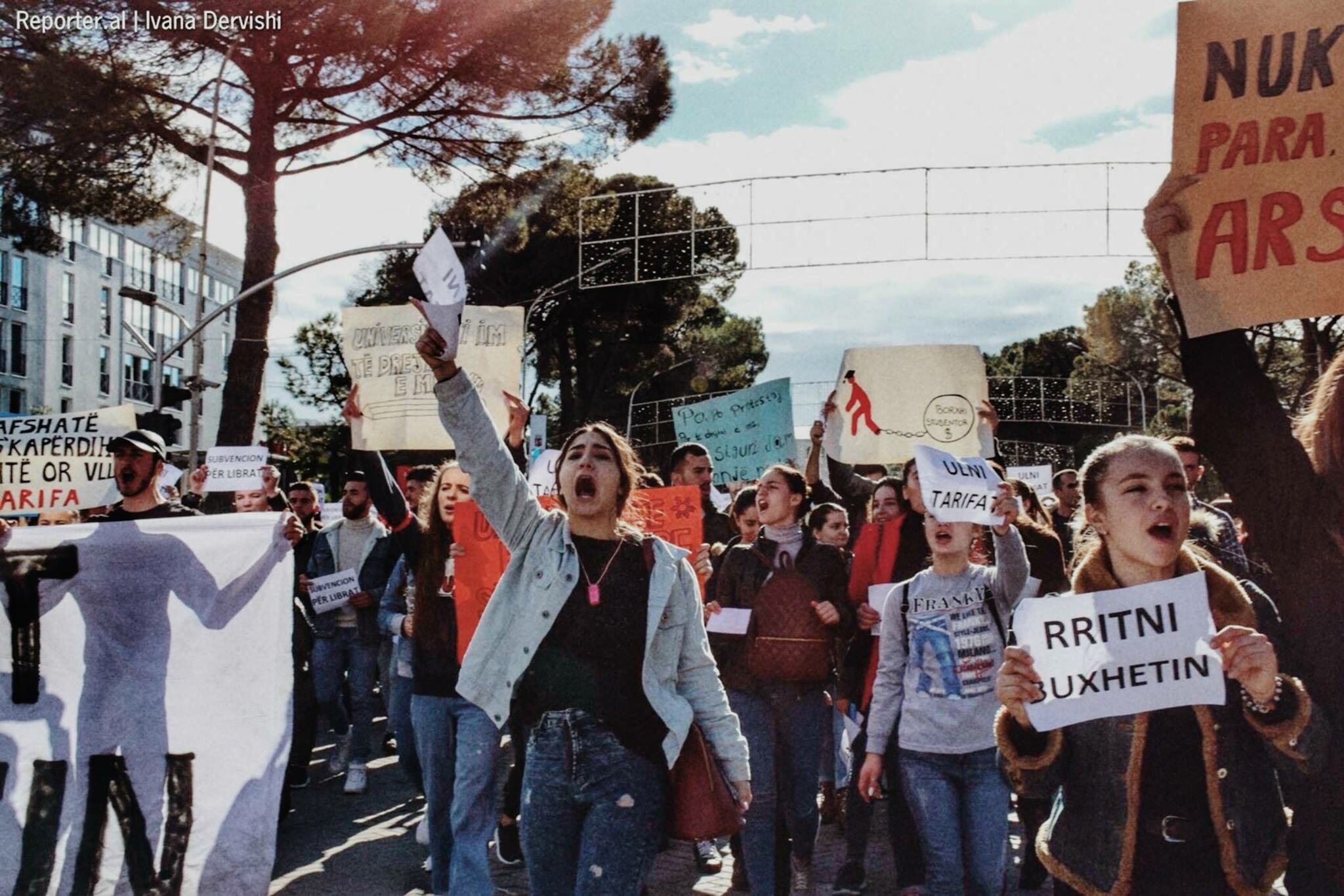 Proteste degli studenti a Tirana nel gennaio 2019 - foto di Ivana Dervishi e Isa Dervishi