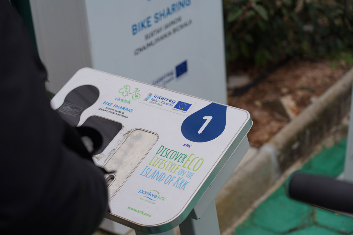 Stanica za punjenje električnih bicikala – foto Davide Sighele