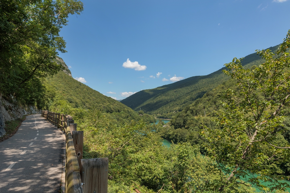 A stretch of cycle path along the Isonzo - @ PhotoMet/Shutterstock