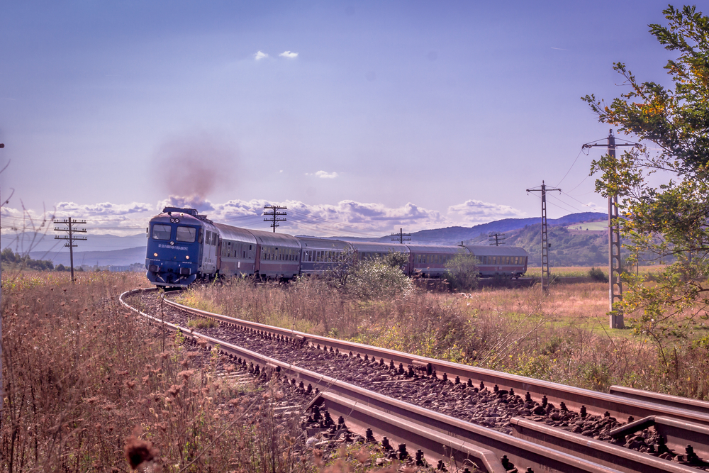 Un treno lungo la tratta Sibiu-Brasov - © Gerard-Jan/Shutterstock