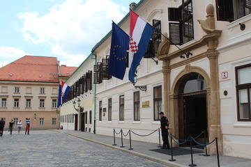Zagabria, bandiera croata ed europea - foto di N. Corritore OBC.JPG