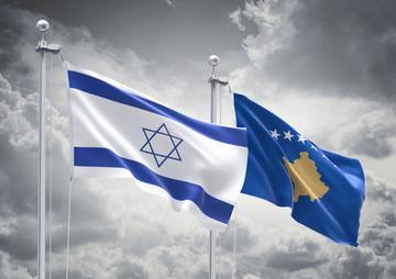 Le bandiere del Kosovo e di Israele © FreshStock/Shutterstock