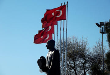 Statua di Ataturk, foto di Faruk - Flickr.com.jpg