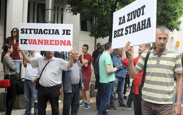 Manifestazioni a Podgorica dopo l'agguato a Olivera Lakić (Vijesti)