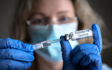 Covid-19 vaccinazioni - foto Viacheslav Lopatin Shutterstock