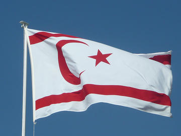La bandiera della repubblica di Cipro nord