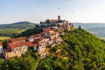 Una vista su Motovun, Istria - © OPIS Zagreb/Shutterstock