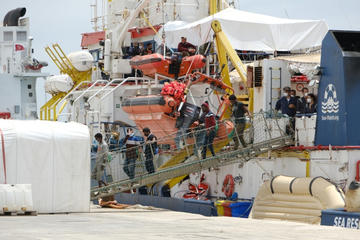 Soccorso in mare © Shutterstock/Alessio Tricani